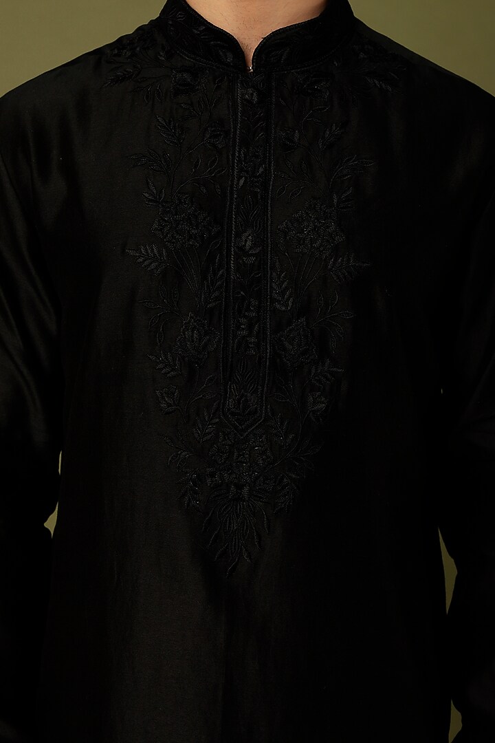 Black Embroidered Kurta Set by ALOUKIK at Pernia's Pop Up Shop