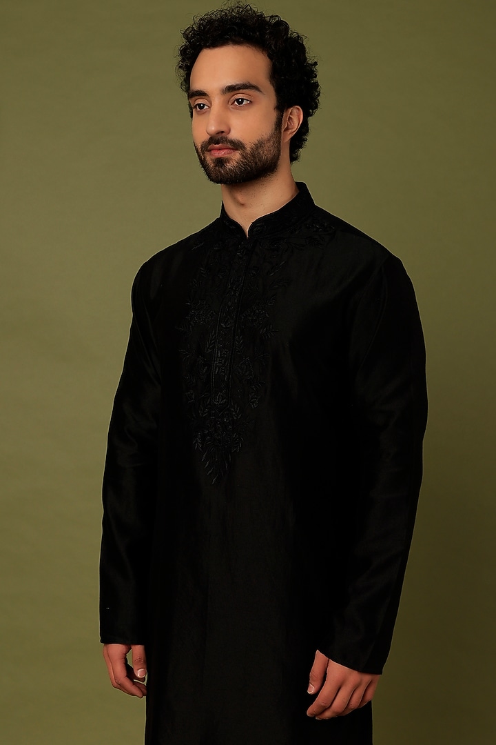 Black Embroidered Kurta Set by ALOUKIK at Pernia's Pop Up Shop