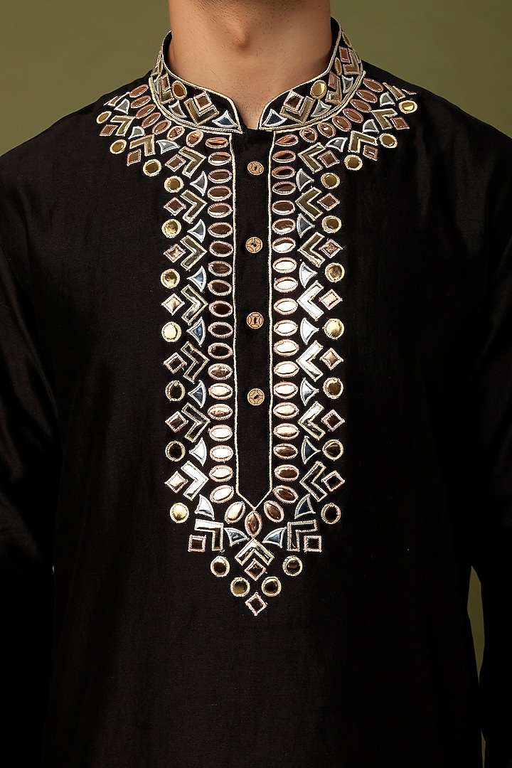 Black Embroidered Kurta Set by ALOUKIK at Pernia's Pop Up Shop