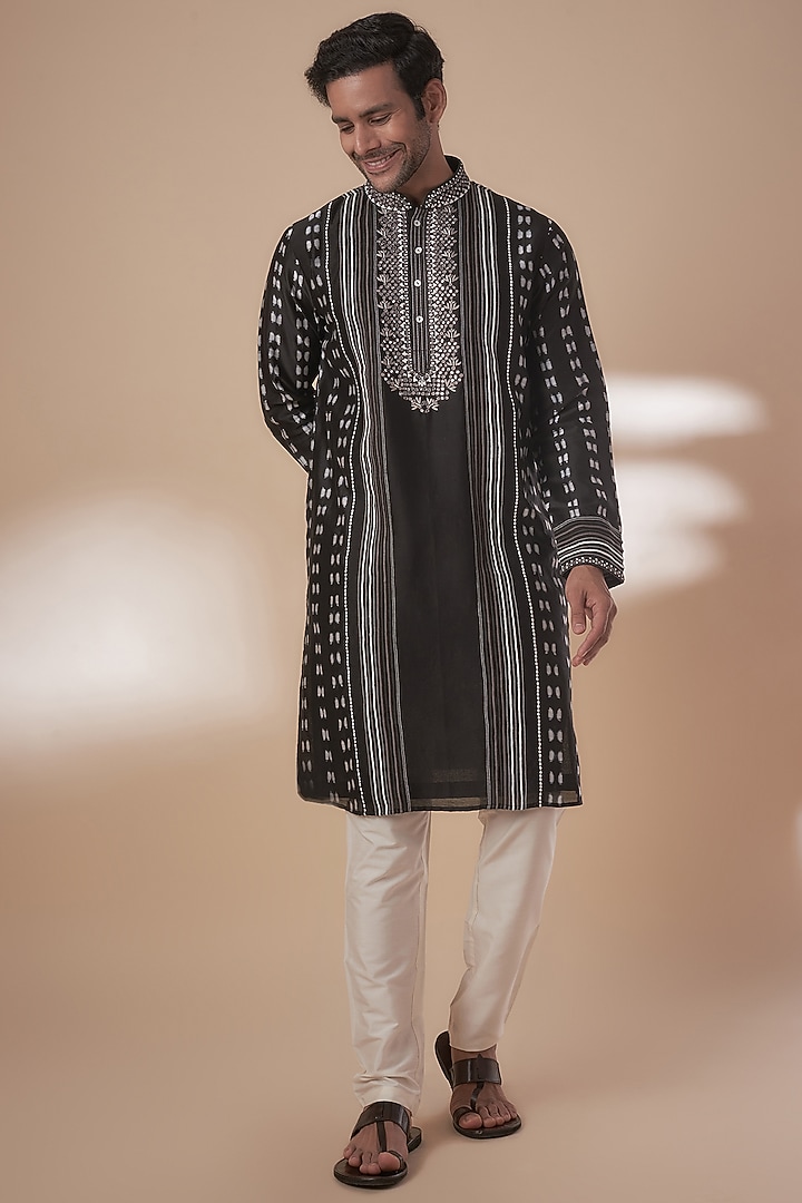 Black Chanderi Thread Hand Embroidered Kurta Set by SAMMOHAN at Pernia's Pop Up Shop