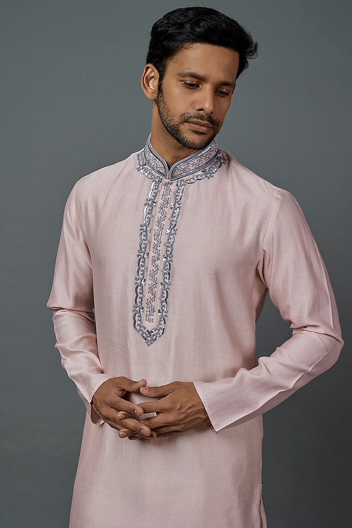 Blush Pink Embroidered kurta Set by ALOUKIK at Pernia's Pop Up Shop