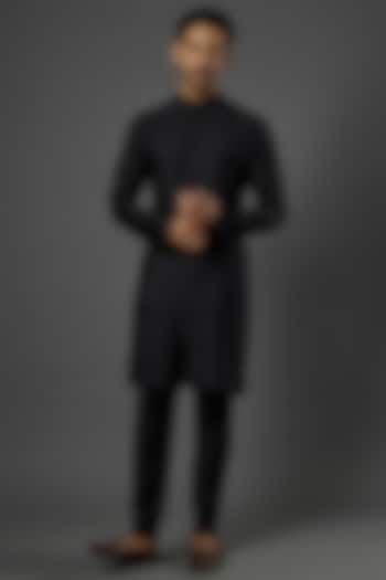 Black Embroidered kurta Set by ALOUKIK at Pernia's Pop Up Shop