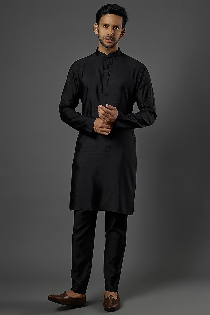 Black Embroidered kurta Set by ALOUKIK at Pernia's Pop Up Shop