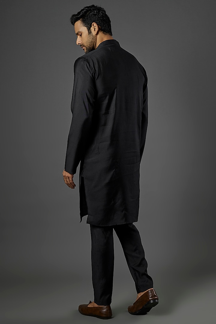Black Embroidered kurta Set by ALOUKIK at Pernia's Pop Up Shop