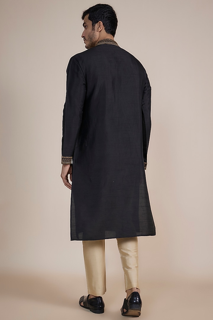 Black Tussar Resham & thread Hand Embroidered Kurta Set by SAMMOHAN at Pernia's Pop Up Shop