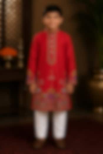 Red Chanderi Thread & Resham Embroidered Kurta Set For Boys by Sammohan Kids at Pernia's Pop Up Shop