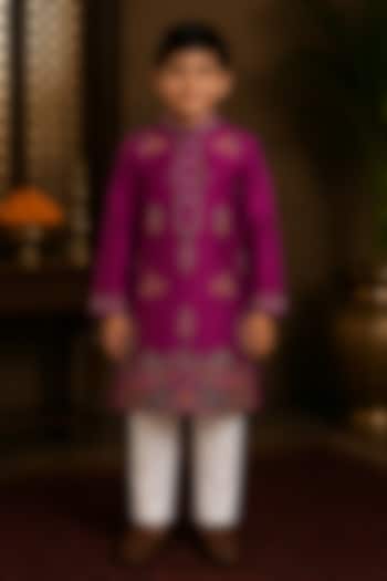 Purple Chanderi Thread & Resham Embroidered Kurta Set For Boys by Sammohan Kids at Pernia's Pop Up Shop