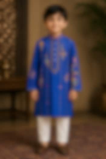 Blue Chanderi Thread & Resham Embroidered Kurta Set For Boys by Sammohan Kids at Pernia's Pop Up Shop