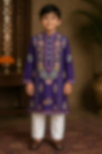 Purple Chanderi Thread & Resham Embroidered Kurta Set For Boys by Sammohan Kids at Pernia's Pop Up Shop