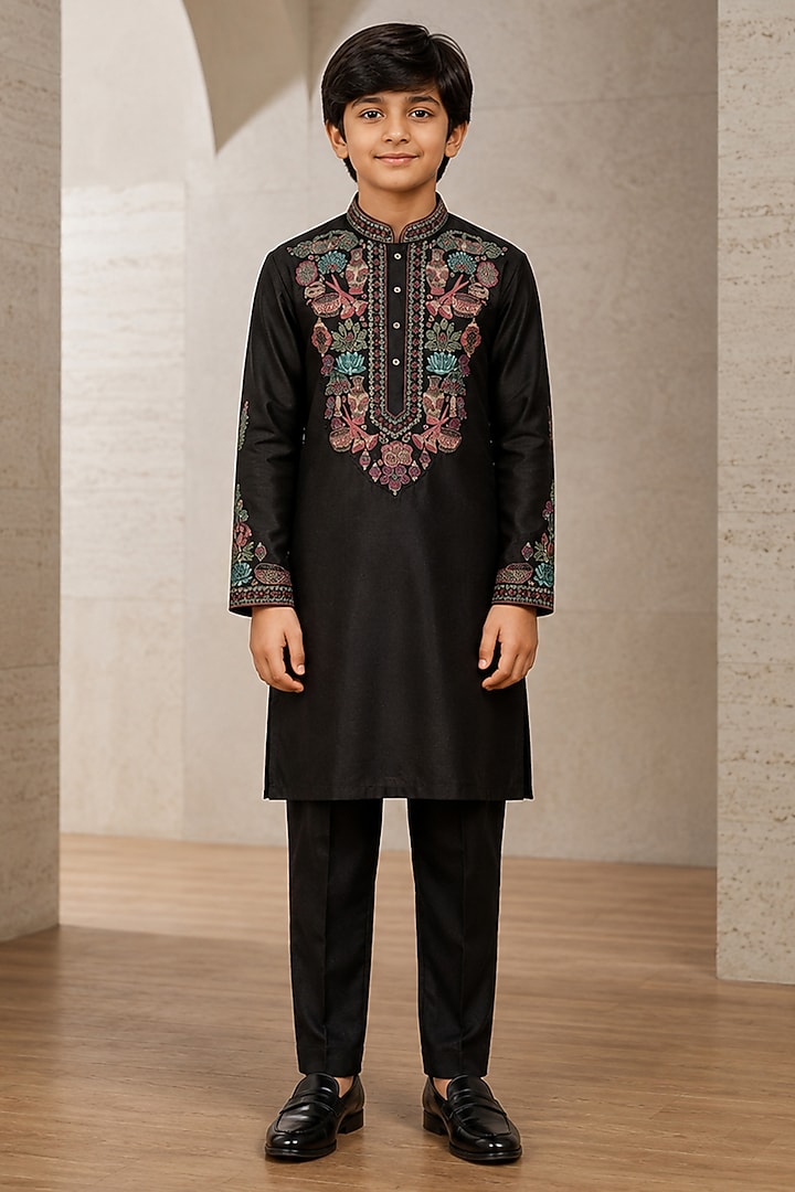 Black Chanderi Thread Embroidered Kurta Set For Boys by Sammohan Kids at Pernia's Pop Up Shop