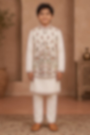 Ivory Raw Silk Resham Embroidered Bundi Jacket Set For Boys by Sammohan Kids at Pernia's Pop Up Shop