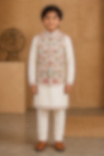 Ivory Raw Silk Thread Embroidered Bundi Jacket Set For Boys by Sammohan Kids at Pernia's Pop Up Shop