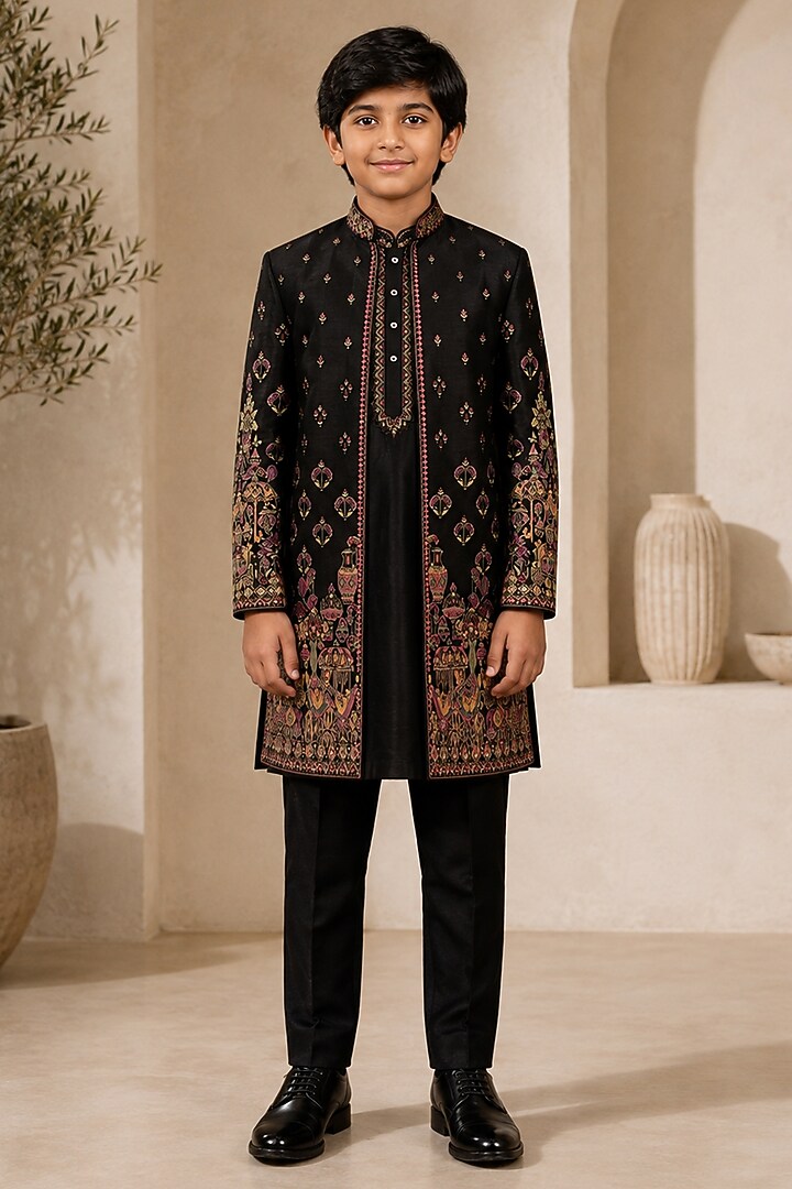 Black Raw Silk Thread Embroidered Bundi Jacket Set For Boys by Sammohan Kids at Pernia's Pop Up Shop