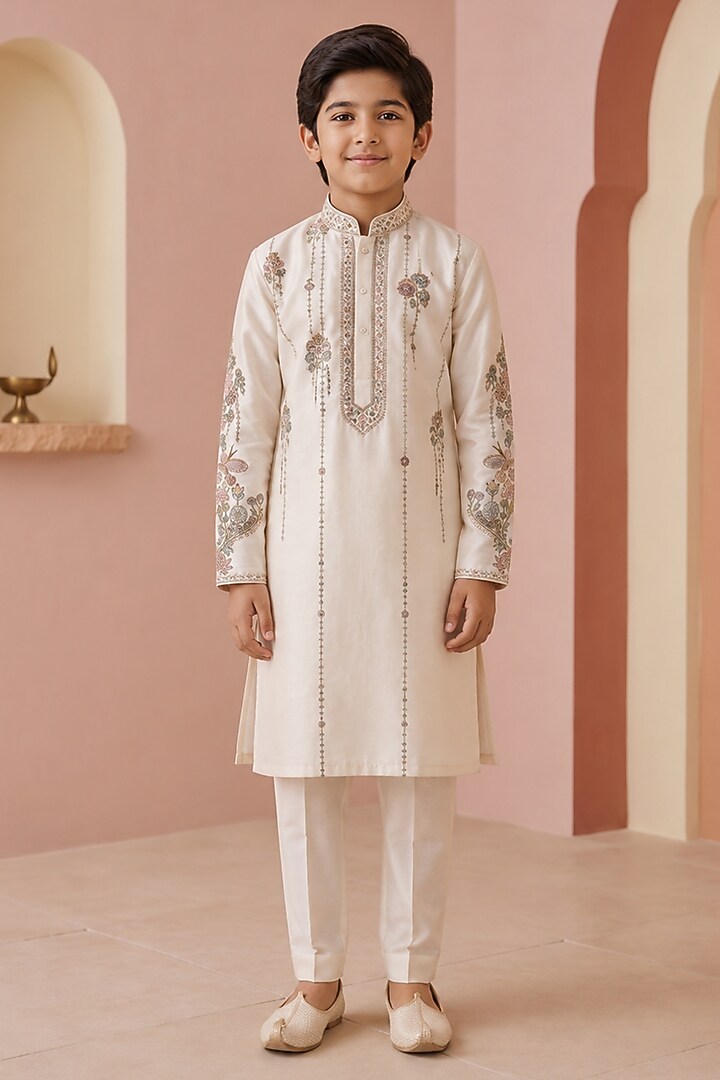 Ivory Chanderi Thread Embroidered Kurta Set For Boys by Sammohan Kids at Pernia's Pop Up Shop