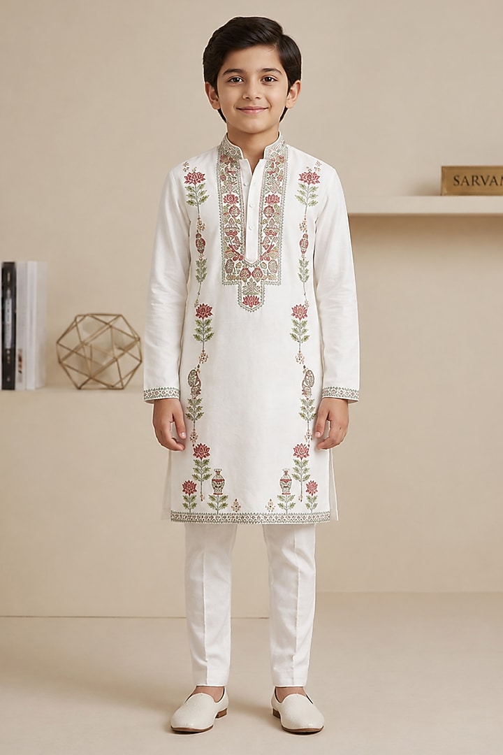 Ivory Chanderi Thread Embroidered Kurta Set For Boys by Sammohan Kids at Pernia's Pop Up Shop