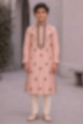 Peach Chanderi Thread Embroidered Kurta Set For Boys by Sammohan Kids at Pernia's Pop Up Shop