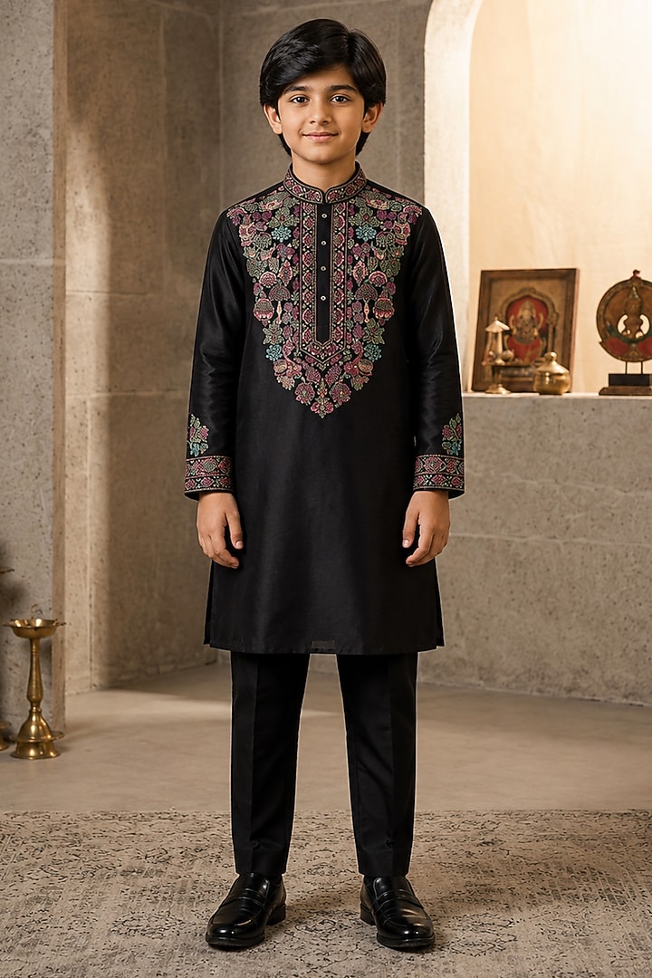 Black Chanderi Thread Embroidered Kurta Set For Boys by Sammohan Kids at Pernia's Pop Up Shop
