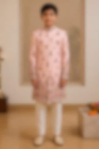 Peach Raw Silk Resham Embroidered Sherwani Set For Boys by Sammohan Kids at Pernia's Pop Up Shop