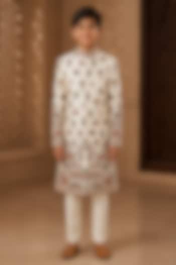 Ivory Raw Silk Resham Embroidered Sherwani Set For Boys by Sammohan Kids at Pernia's Pop Up Shop