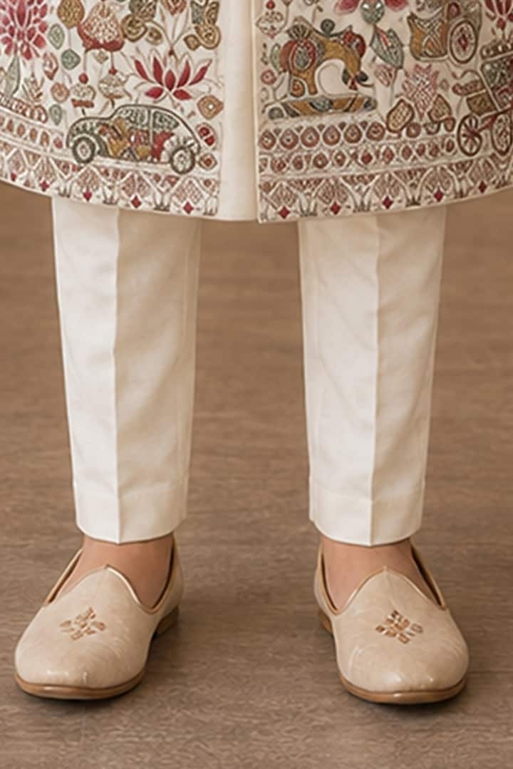 Ivory Raw Silk Resham Embroidered Sherwani Set For Boys by Sammohan Kids at Pernia's Pop Up Shop
