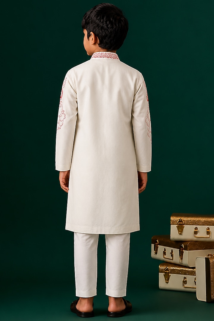 Ivory Tussar Embroidered Kurta Set For Boys by Sammohan Kids at Pernia's Pop Up Shop
