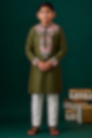 Green Tussar Hand & Machine Embroidered Kurta Set For Boys by Sammohan Kids at Pernia's Pop Up Shop
