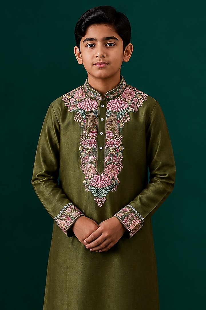 Green Tussar Hand & Machine Embroidered Kurta Set For Boys by Sammohan Kids at Pernia's Pop Up Shop