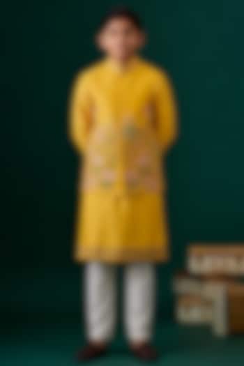 Yellow Tussar & Raw Silk Embroidered Bundi Jacket Set For Boys by Sammohan Kids at Pernia's Pop Up Shop