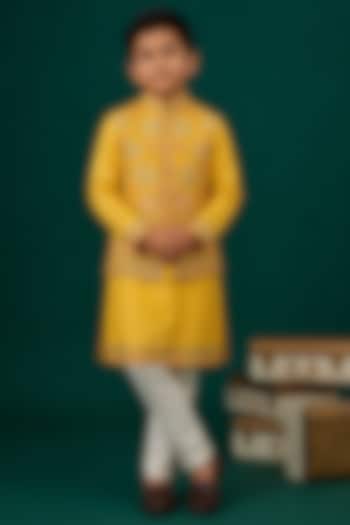 Yellow Tussar & Raw Silk Embroidered Bundi Jacket Set For Boys by Sammohan Kids at Pernia's Pop Up Shop