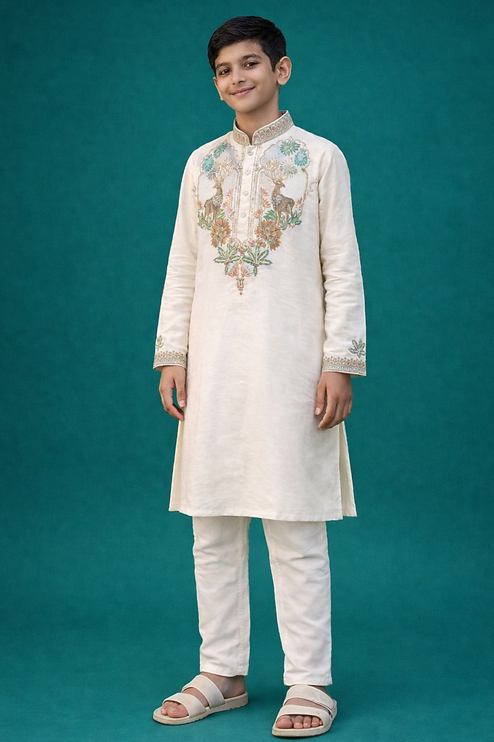 Off-White Tussar Thread Work Kurta Set For Boys by Sammohan Kids at Pernia's Pop Up Shop