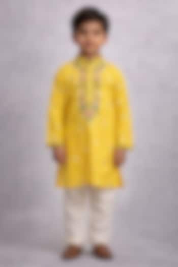 Yellow Tussar Kurta Set For Boys by Sammohan Kids at Pernia's Pop Up Shop
