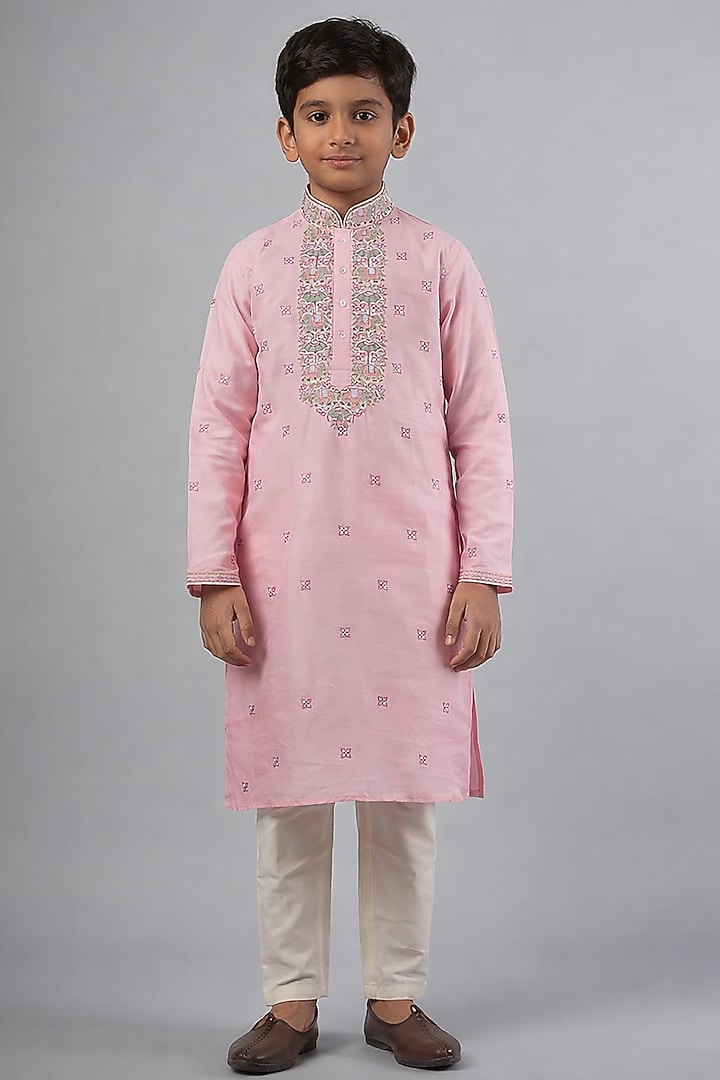 Pink Tussar Thread Work Kurta Set For Boys by Sammohan Kids at Pernia's Pop Up Shop