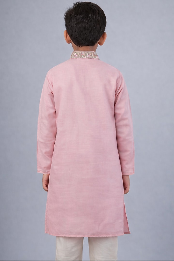 Pink Tussar Thread Work Kurta Set For Boys by Sammohan Kids at Pernia's Pop Up Shop