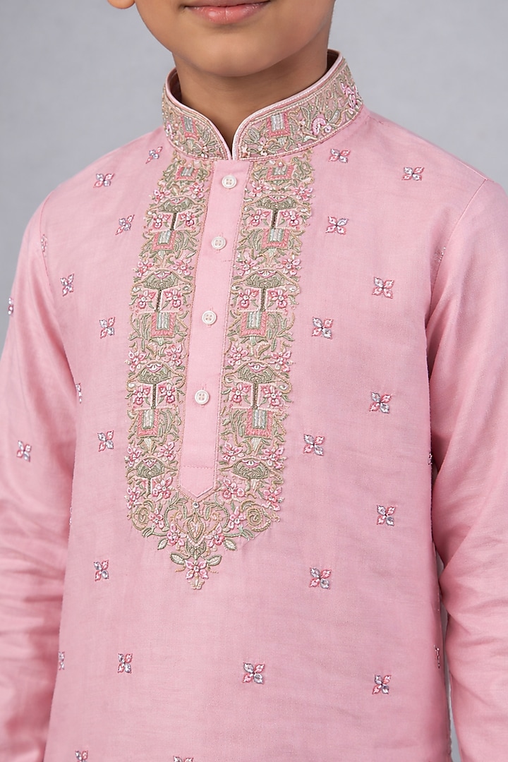 Pink Tussar Thread Work Kurta Set For Boys by Sammohan Kids at Pernia's Pop Up Shop