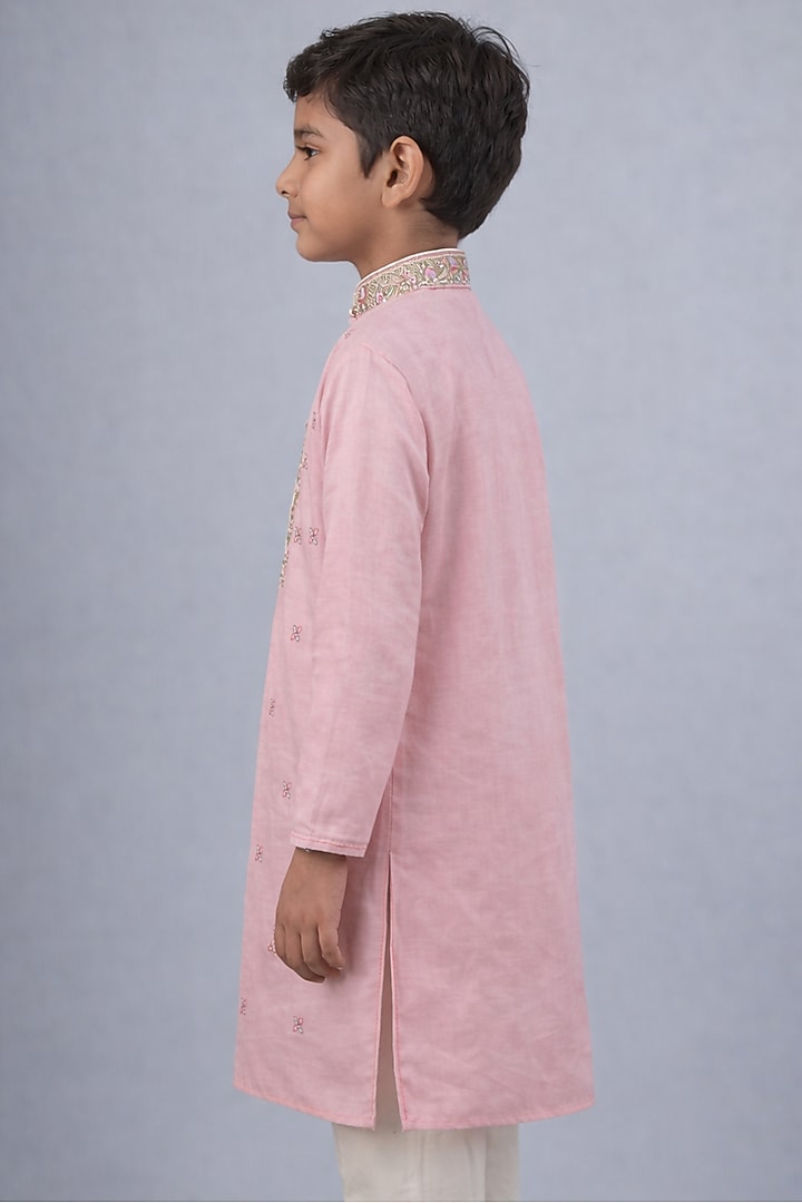 Pink Tussar Thread Work Kurta Set For Boys by Sammohan Kids at Pernia's Pop Up Shop