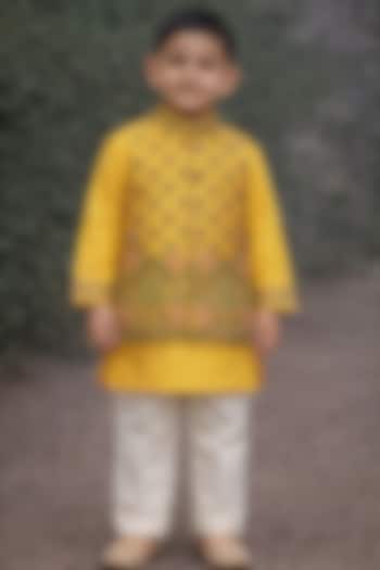 Yellow Raw Silk Thread Work Bundi Jacket Set For Boys by Sammohan Kids at Pernia's Pop Up Shop