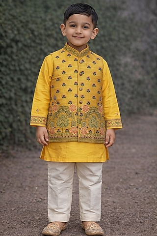 Yellow Raw Silk Thread Work Bundi Jacket Set For Boys by Sammohan Kids