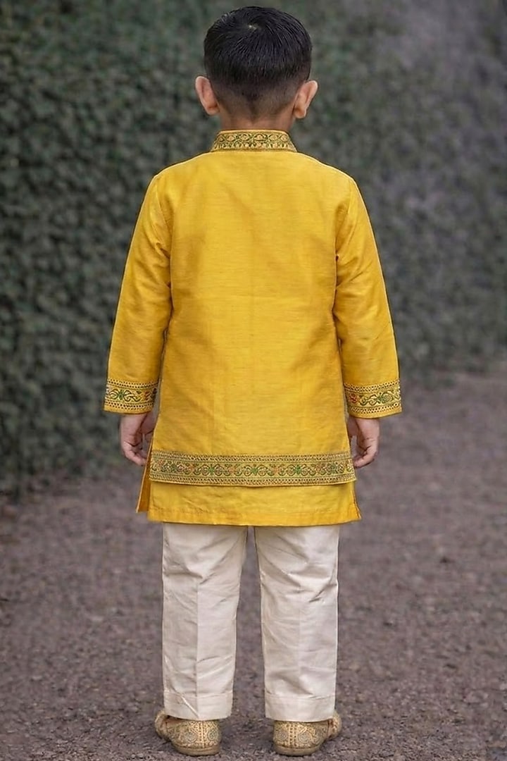 Yellow Raw Silk Thread Work Bundi Jacket Set For Boys by Sammohan Kids at Pernia's Pop Up Shop