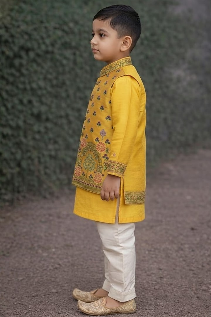 Yellow Raw Silk Thread Work Bundi Jacket Set For Boys by Sammohan Kids at Pernia's Pop Up Shop