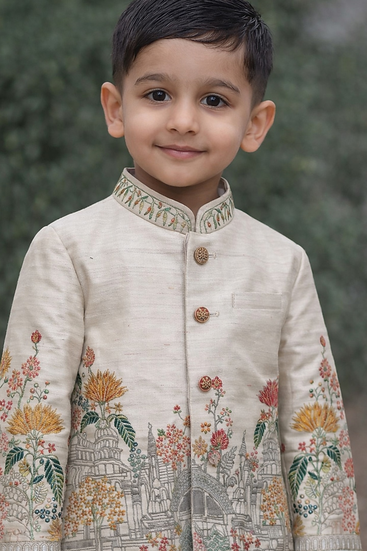 Ivory Tussar Thread Work Kurta Set For Boys by Sammohan Kids at Pernia's Pop Up Shop