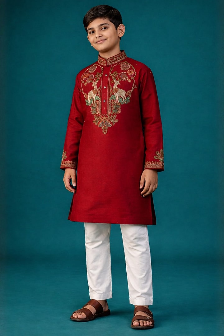 Red Tussar Thread Work Kurta Set For Boys by Sammohan Kids at Pernia's Pop Up Shop