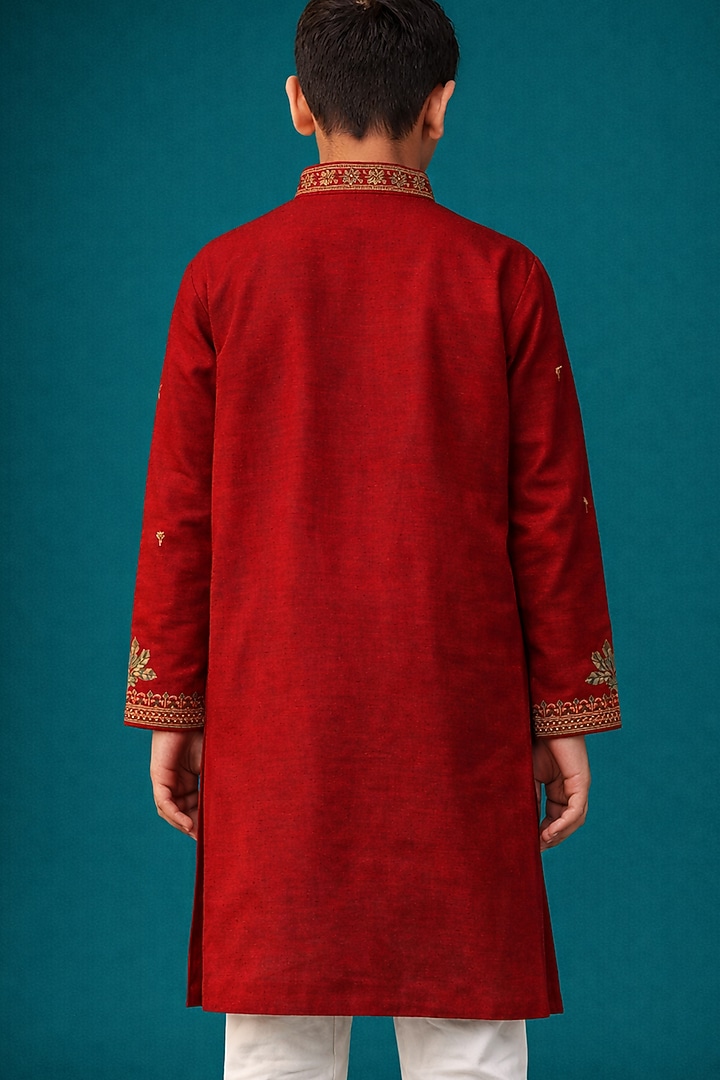 Red Tussar Thread Work Kurta Set For Boys by Sammohan Kids at Pernia's Pop Up Shop