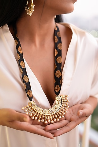 Black Enameled Long Ribbon Necklace Set by Tsera World