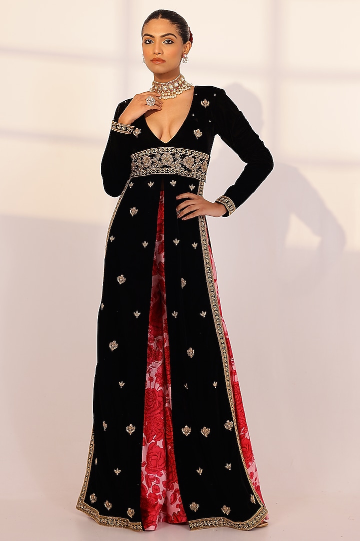 Black Velvet Zardosi Embroidered Kurta Set by SANAM at Pernia's Pop Up Shop