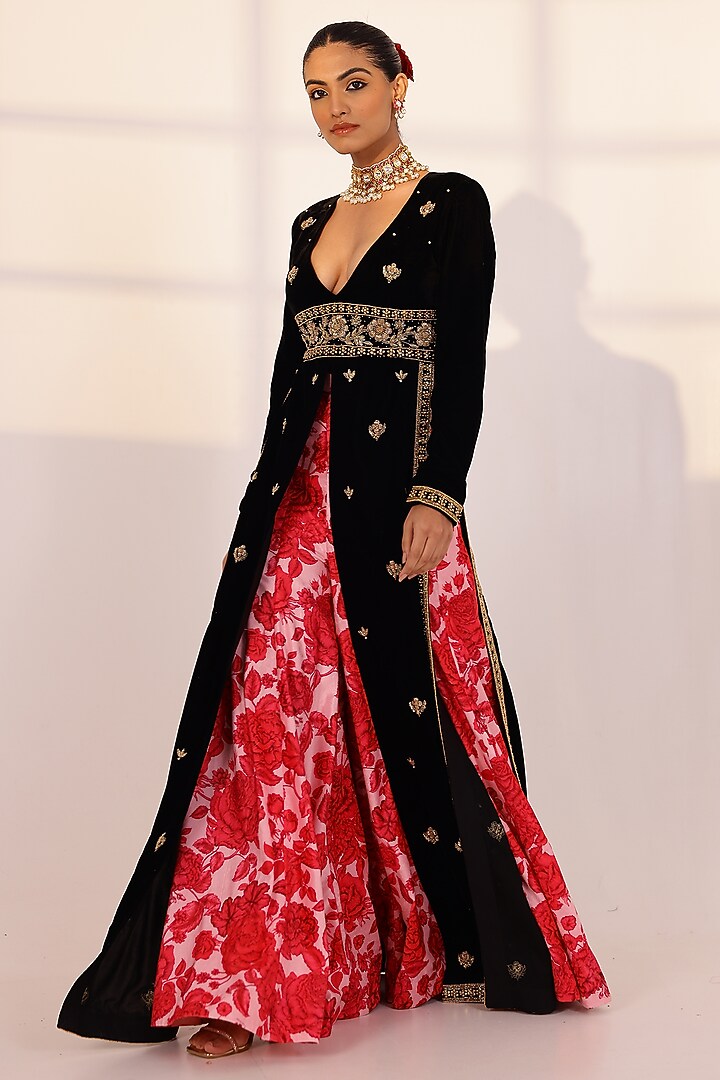 Black Velvet Zardosi Embroidered Kurta Set by SANAM at Pernia's Pop Up Shop
