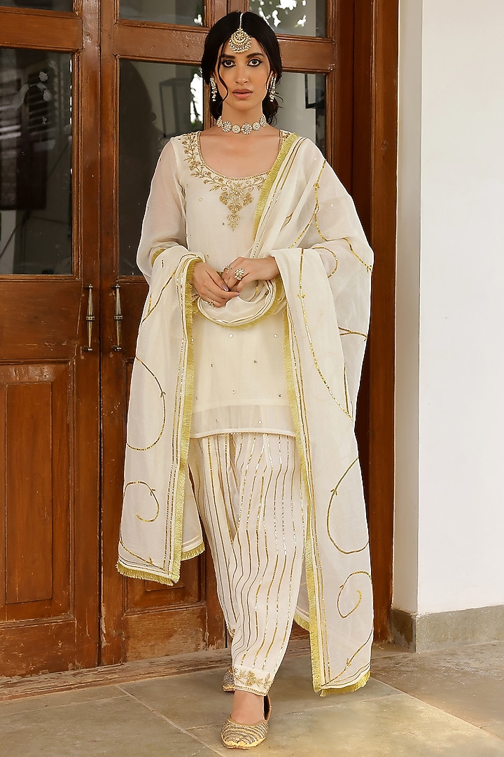 Ivory Soft Chanderi Zardosi & Aari Embroidered Kurta Set by SANAM at Pernia's Pop Up Shop