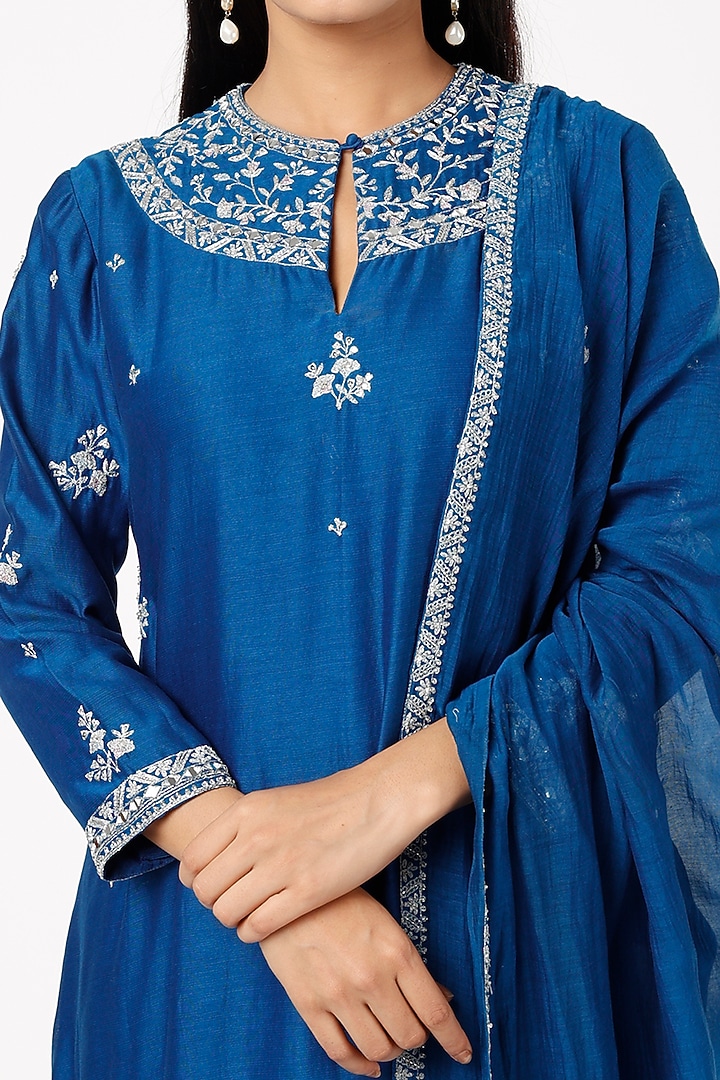 Royal Blue Embroidered Kurta Set by Sana Barreja at Pernia's Pop Up Shop