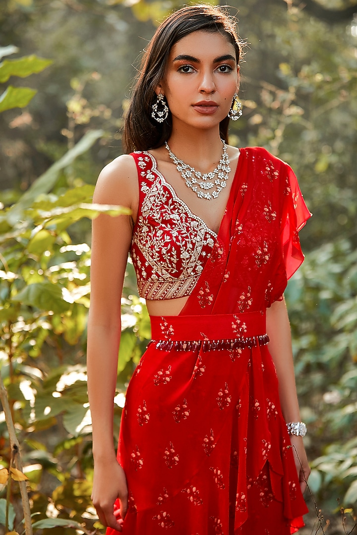 Red Hand Embroidered Pre-Stitched Wedding Saree Set by Sana Barreja at Pernia's Pop Up Shop
