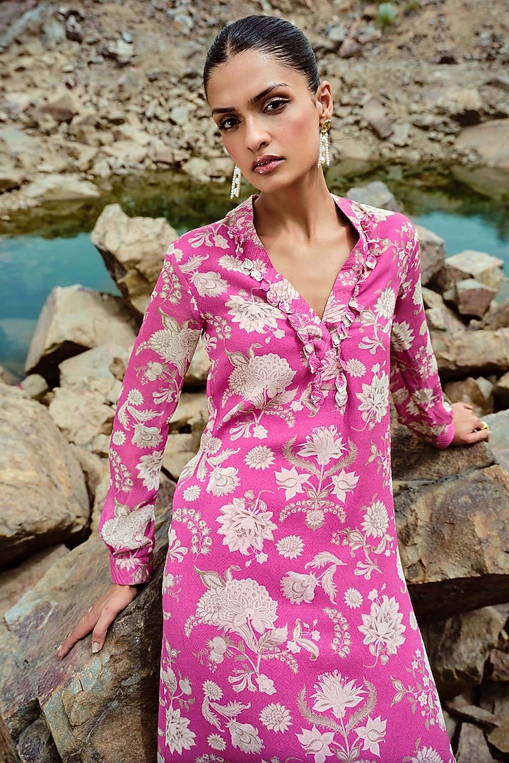 Fuchsia Georgette Embellished Kurta Set by Sana Barreja at Pernia's Pop Up Shop