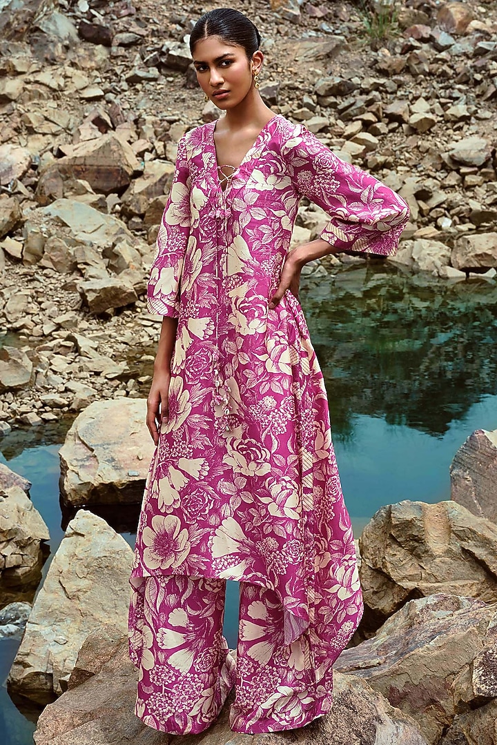 Fuchsia Bemberg Silk Embellished Kurta Set by Sana Barreja at Pernia's Pop Up Shop
